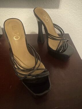 EGO size 7 Black Strappy Platform Slide Heels
